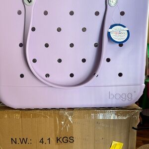 NWT LARGE LILAC BOGG BAG